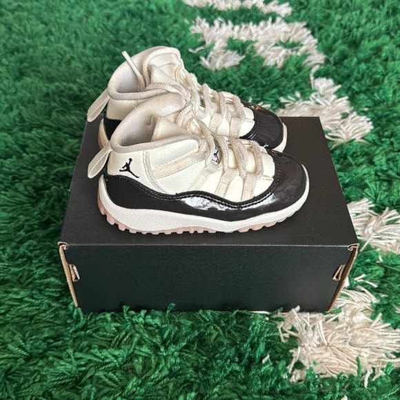 Jordan Retro 11 TD “Neapolitan” - Picture 3 of 3